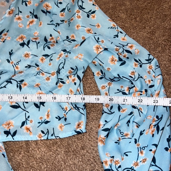 Floral Front Tie Blouse - Picture 7 of 7